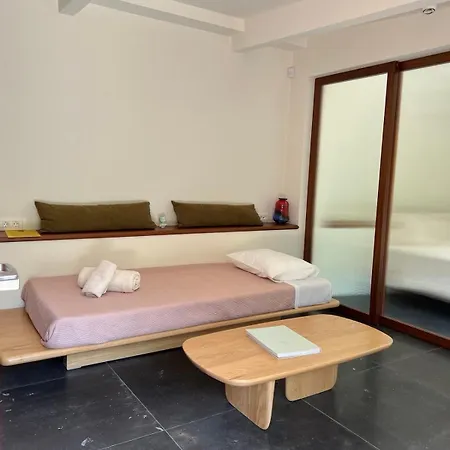 Kipos Mon Repos * Anemomylos